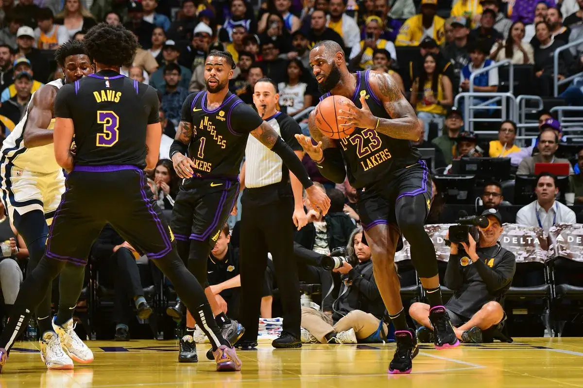 LeBron-James-Reaches-Milestone-as-Lakers-Dominate-Jazz-First-to-39_000